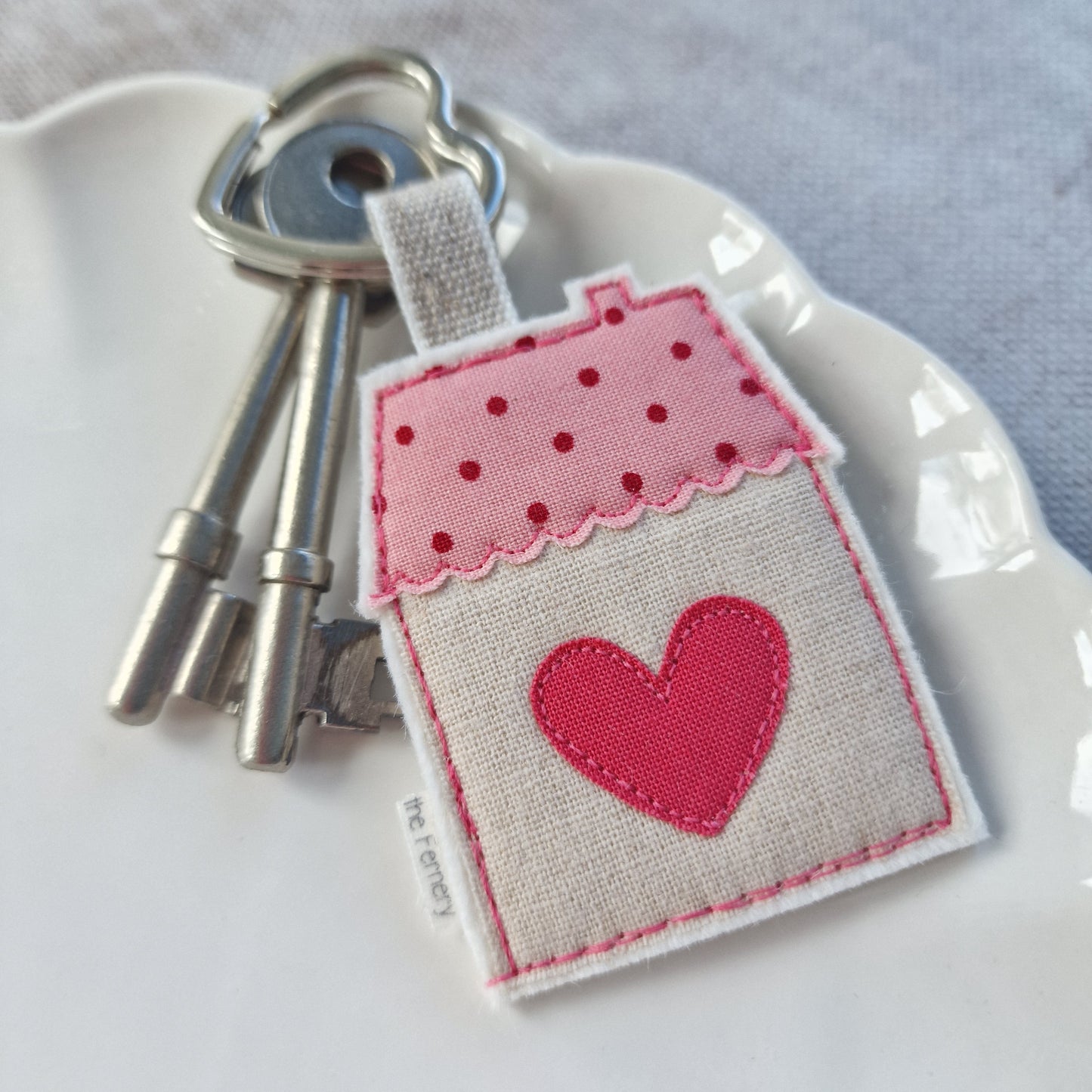 Little Loveheart House keyring - pink